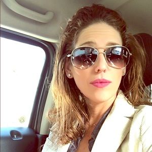 Meet your Posher, Julia